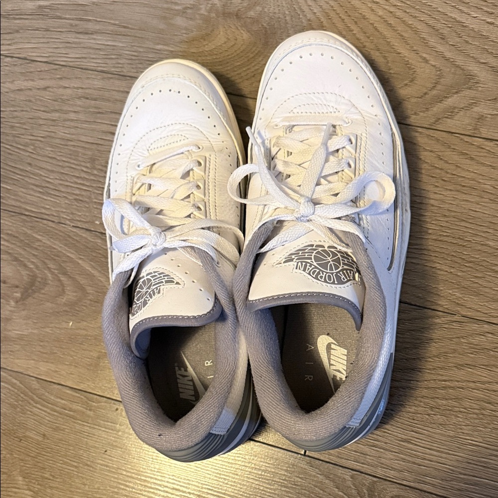Nike Air Jordan 2/3 Low-Top Sneakers